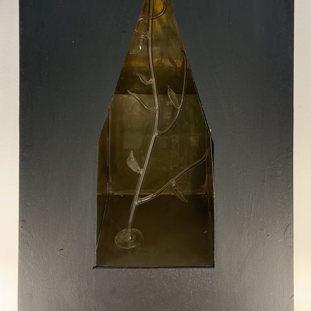 Piergiorgio Colombara “Dentrocasa” 2010 Struttura in Ottone, legno, vetro soffiato Cm 95x45x20 Titolo, anno e firma al retro  Autentica dell’artista su foto